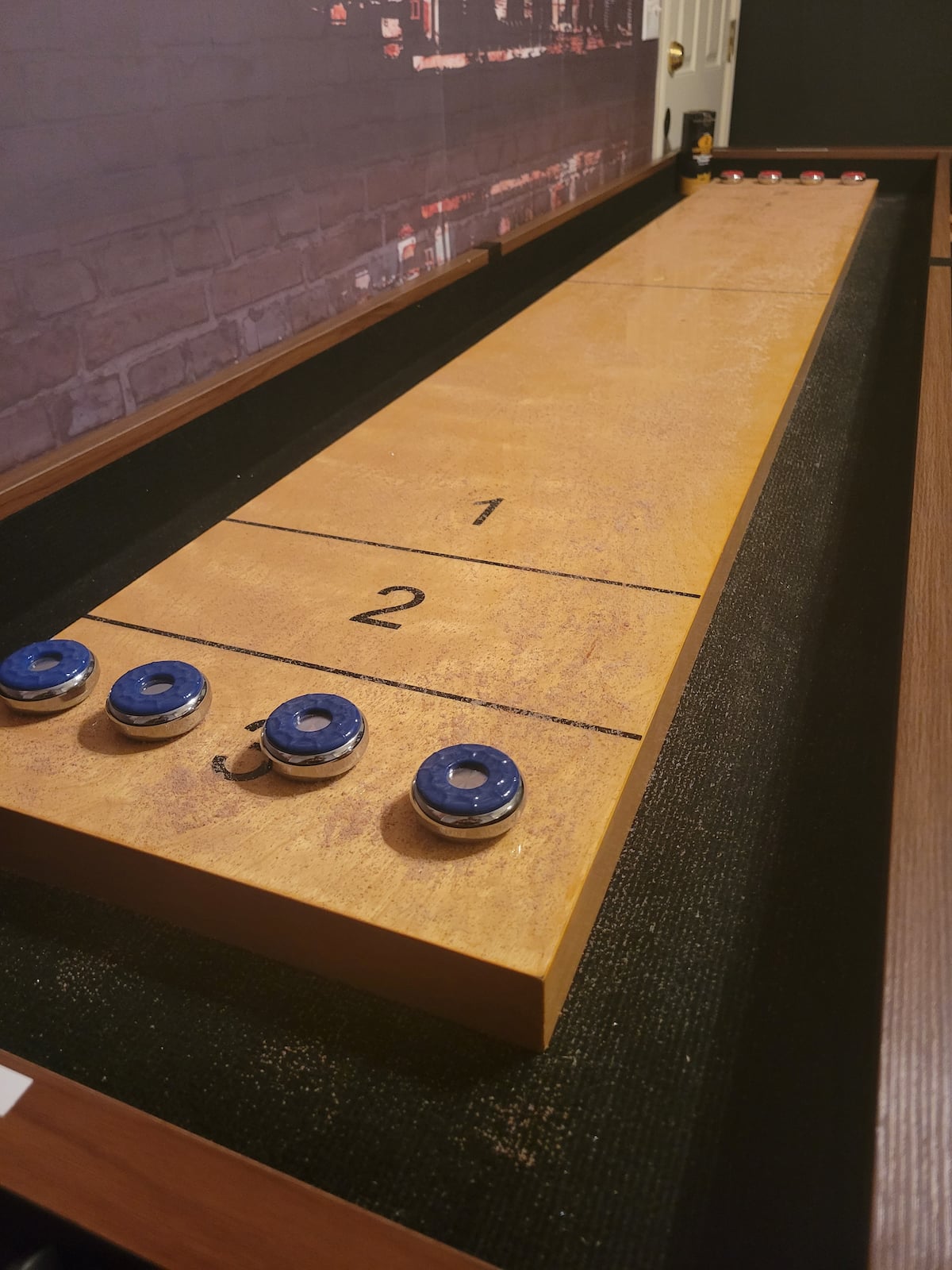 Shuffleboard table